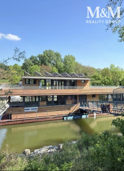 Luxusný drevený houseboat 425 m² – Vlčie hrdlo, Bratislava
