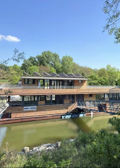 Luxusný drevený houseboat 425 m² – Vlčie hrdlo, Bratislava