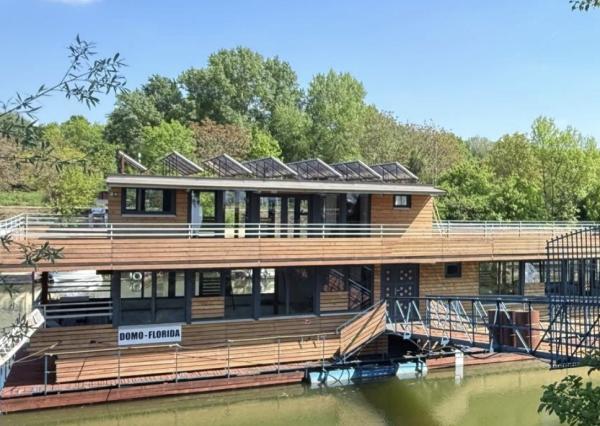 Luxusný drevený houseboat 425 m² – Vlčie hrdlo, Bratislava